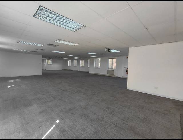 2,414M² OFFICE TO LET IN BRYANSTON